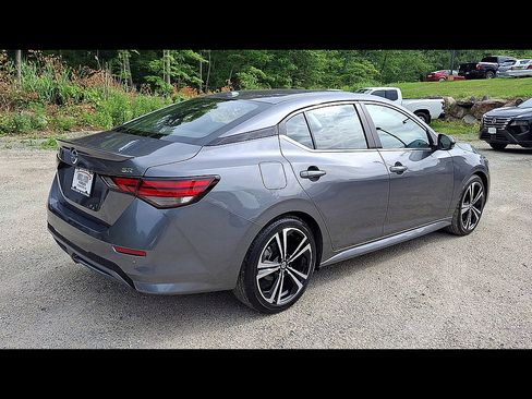 Used 2022 Nissan Sentra SR w/ Electronics Package FWD image 8