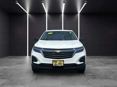 Used 2022 Chevrolet Equinox LS w/ LS Convenience Package AWD/4WD image 2