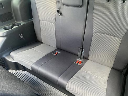 Used 2022 Toyota Highlander LE image 10