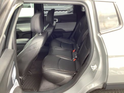 Certified 2024 Jeep Compass Latitude AWD/4WD image 7