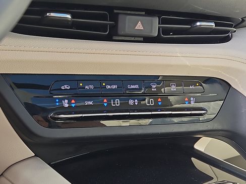 Used 2022 Buick Envision Avenir w/ Safety Package AWD/4WD image 16