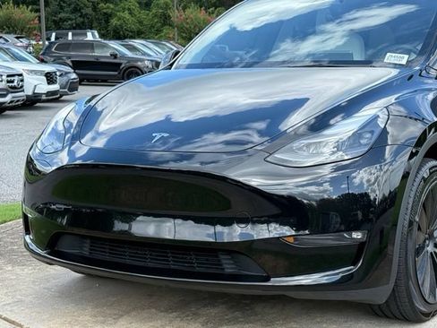 Used 2024 Tesla Model Y Long Range AWD/4WD image 10