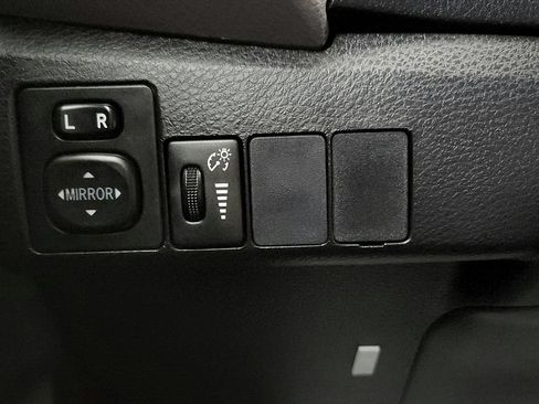 Certified 2016 Toyota Corolla LE FWD image 32
