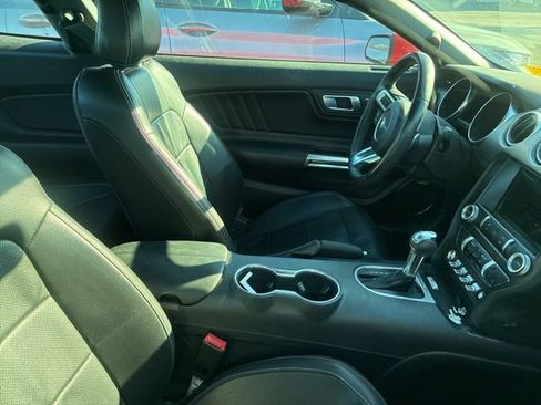 Used 2022 Ford Mustang Premium image 8
