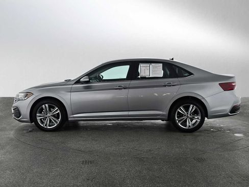 Used 2024 Volkswagen Jetta SE FWD image 6