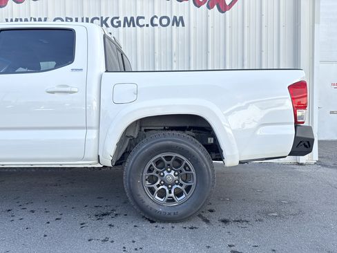 Used 2017 Toyota Tacoma SR5 image 2