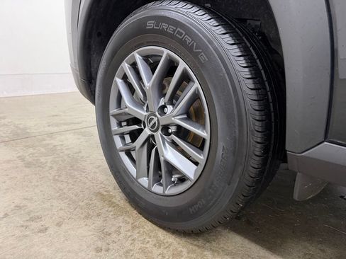 Used 2024 Nissan Rogue S AWD/4WD image 14