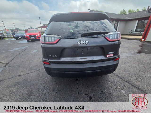 Used 2019 Jeep Cherokee Latitude Plus w/ Cold Weather Group AWD/4WD image 6