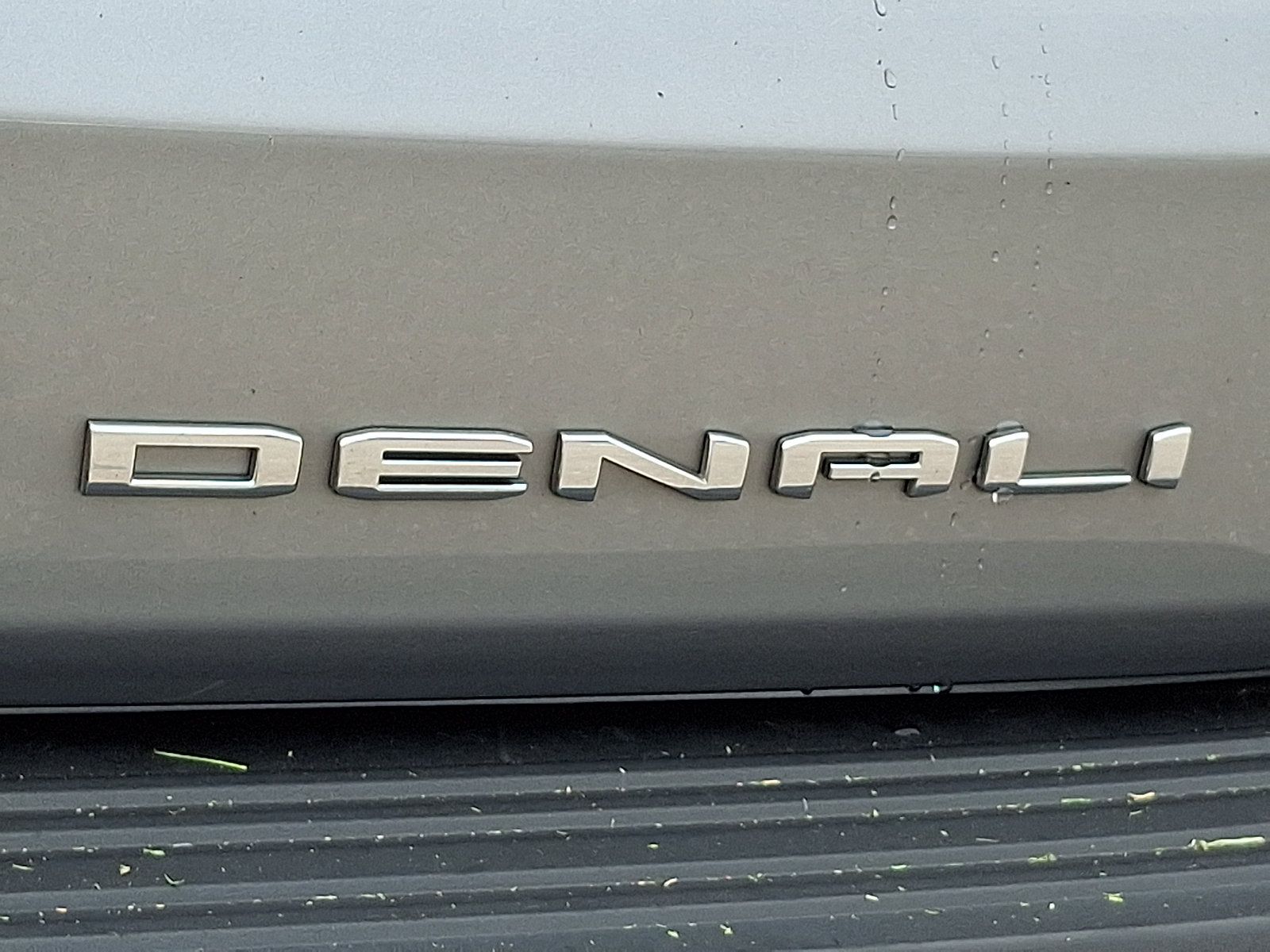 Used 2023 GMC Yukon Denali Ultimate AWD/4WD image 36
