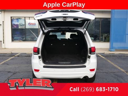 Used 2018 Jeep Grand Cherokee Altitude AWD/4WD image 14