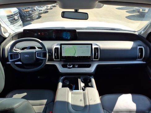 Used 2025 Ford Expedition Active image 12