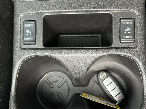 Used 2016 Nissan Rogue SL FWD image 39
