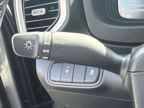 Certified 2026 Hyundai Venue SEL FWD image 22
