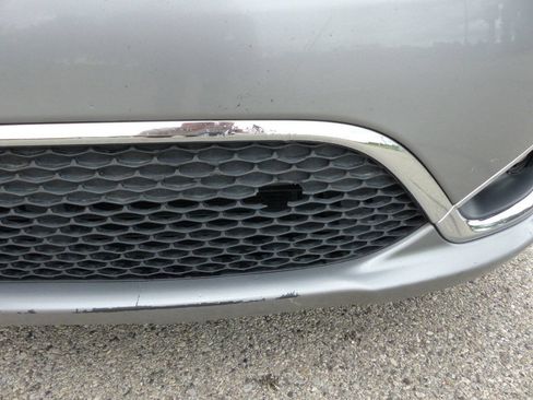 Used 2020 Chrysler Pacifica Touring-L w/ Tire & Wheel Group FWD image 12