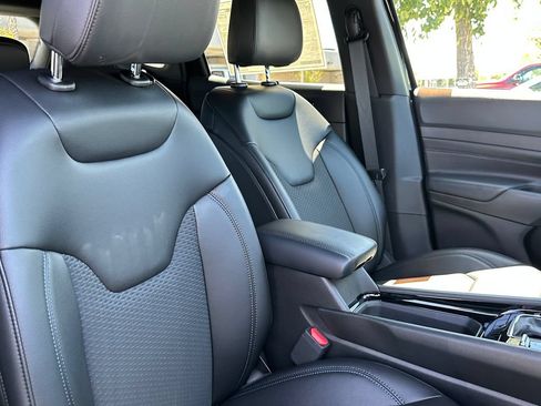 New 2026 Jeep Compass Latitude AWD/4WD image 16