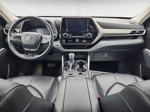 Certified 2022 Toyota Highlander XLE image 10