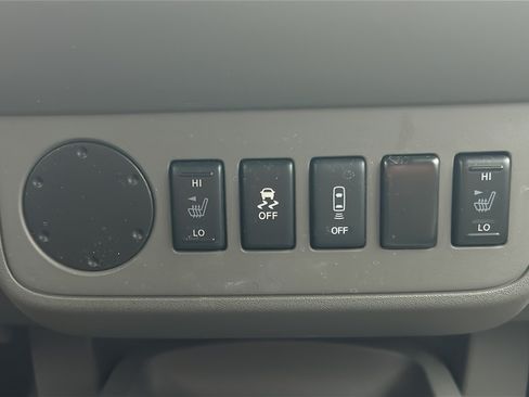 Used 2018 Nissan Frontier SV w/ Value Truck Package RWD image 30