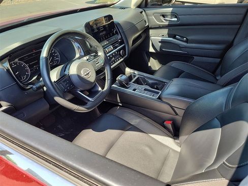 Certified 2023 Nissan Pathfinder SL image 3