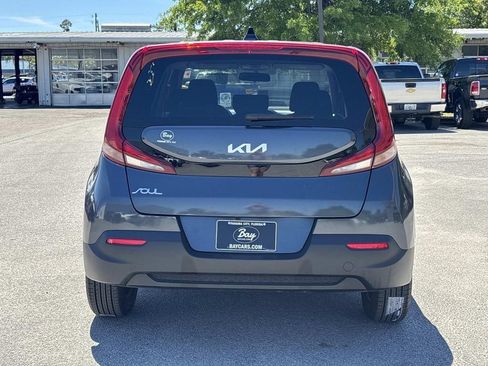 Used 2022 Kia Soul LX FWD image 4