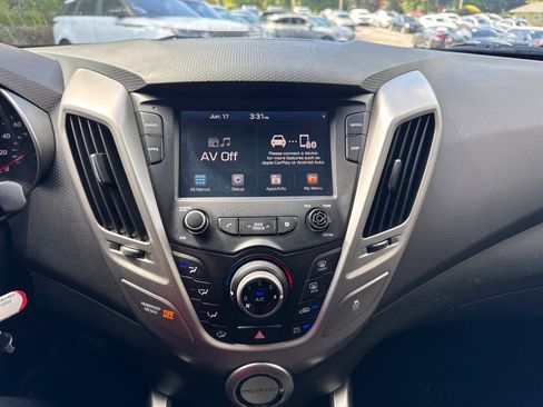 Used 2017 Hyundai Veloster FWD image 17