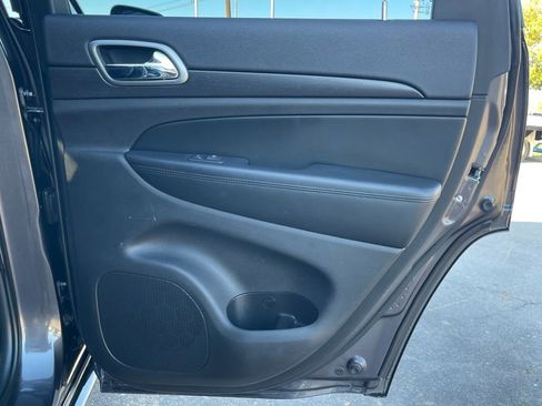 Used 2018 Jeep Grand Cherokee Altitude image 35