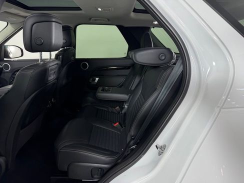 Used 2024 Land Rover Discovery S image 26