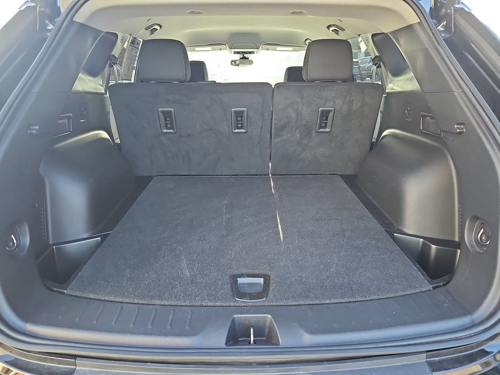 Used 2025 Chevrolet Blazer LT FWD image 12