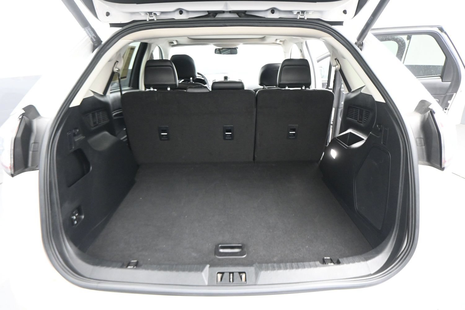 Certified 2018 Ford Edge Titanium w/ Equipment Group 302A FWD image 8