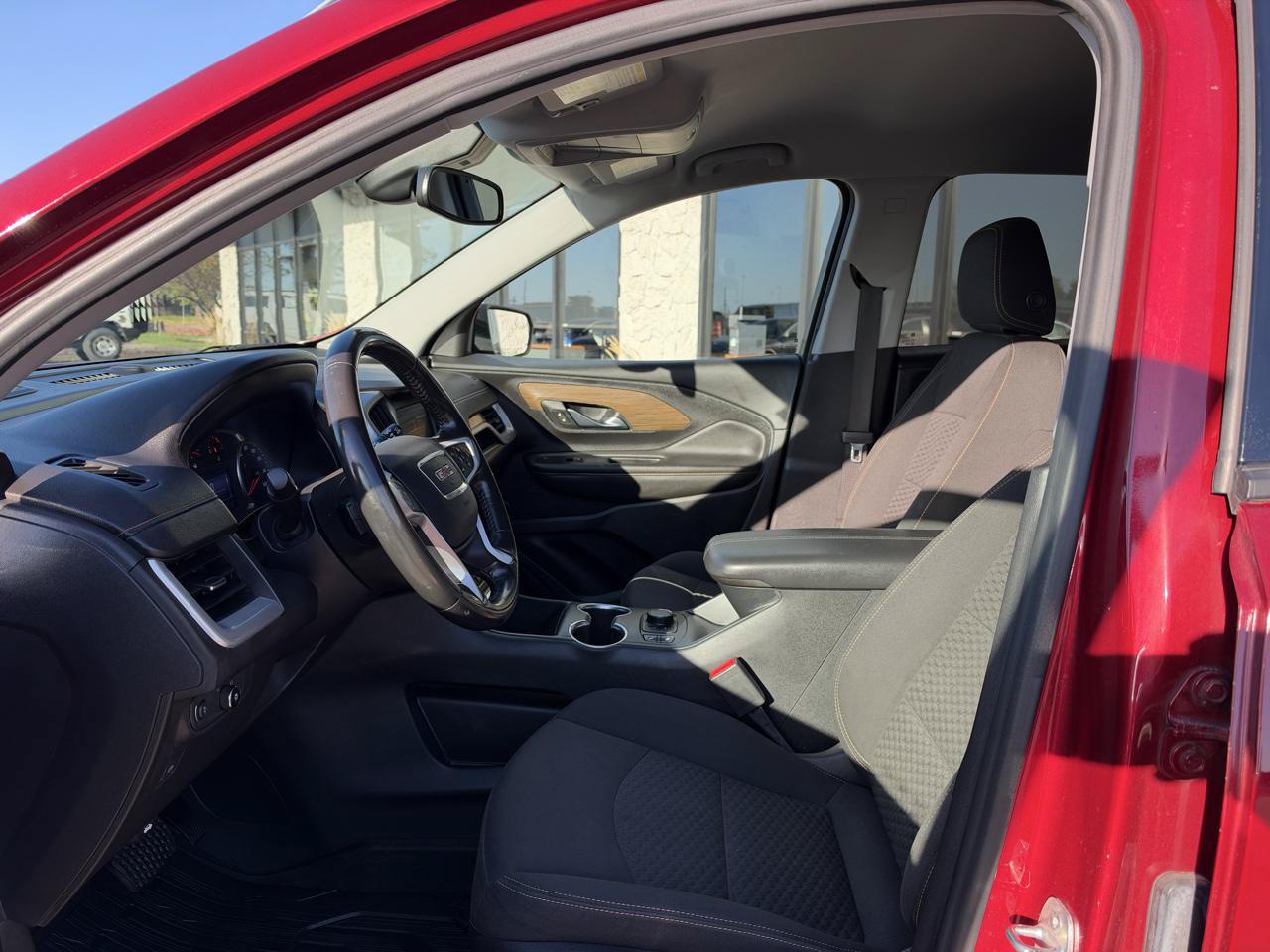 Used 2020 GMC Terrain SLE w/ Driver Convenience Package AWD/4WD image 2