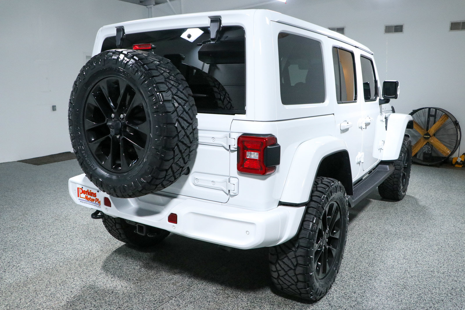 Used 2023 Jeep Wrangler Unlimited Sahara AWD/4WD image 7