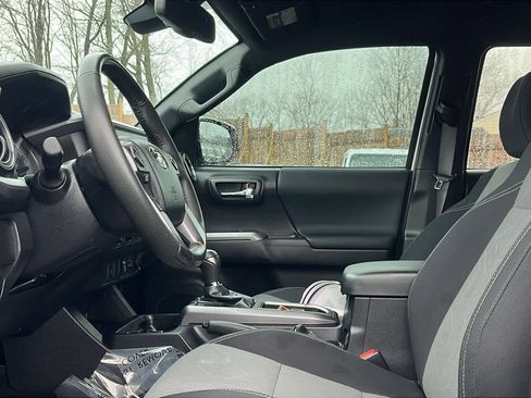 Used 2023 Toyota Tacoma TRD Off-Road image 11