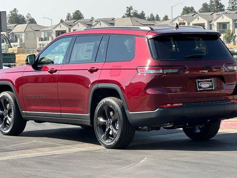 New 2025 Jeep Grand Cherokee L Altitude image 6