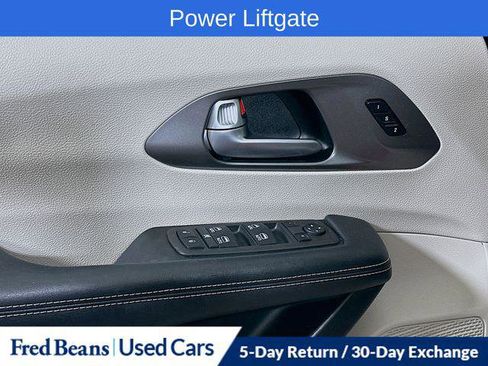 Certified 2022 Chrysler Pacifica Touring-L w/ Uconnect Theater Family Group image 20