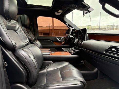 Used 2019 Lincoln Navigator Reserve AWD/4WD image 13