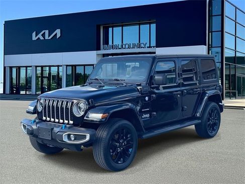 Used 2023 Jeep Wrangler Unlimited Sahara image 7