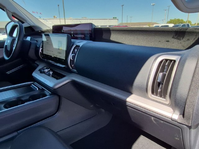 Used 2025 Ford Expedition Active AWD/4WD image 22