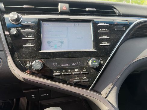 Used 2018 Toyota Camry LE FWD image 6