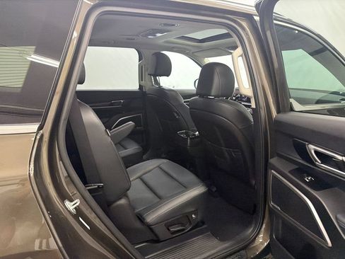 Used 2025 Kia Telluride S FWD image 16