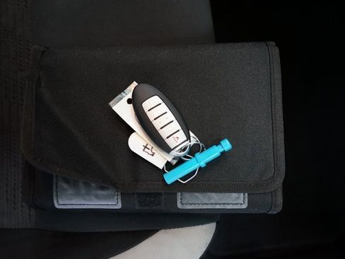 Used 2021 Nissan Versa SV image 50