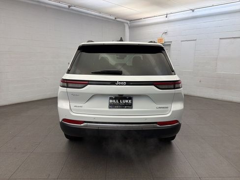 New 2025 Jeep Grand Cherokee Laredo image 4