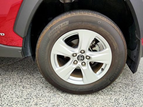 Used 2020 Toyota RAV4 XLE AWD/4WD image 9