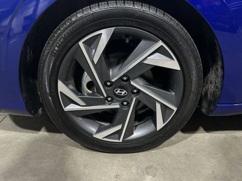 Used 2024 Hyundai Elantra Limited image 19