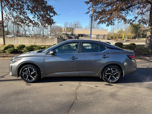 New 2025 Nissan Sentra SV image 4