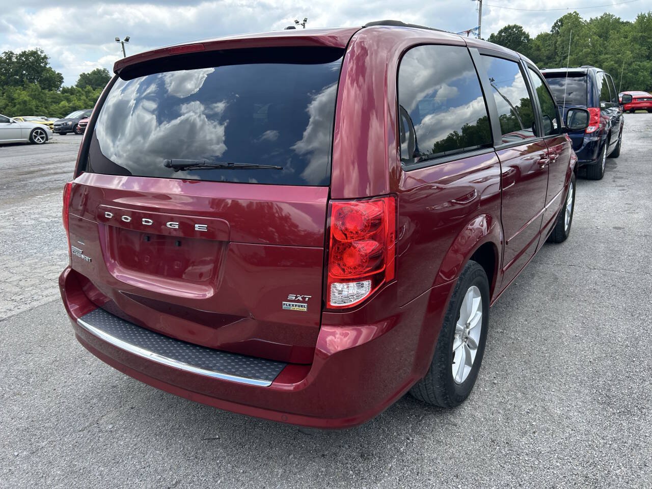 Used 2015 Dodge Grand Caravan SXT w/ Rear Park Assist Package FWD image 6