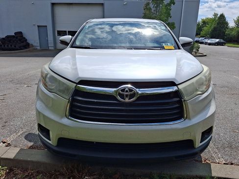 Used 2016 Toyota Highlander LE AWD/4WD image 2