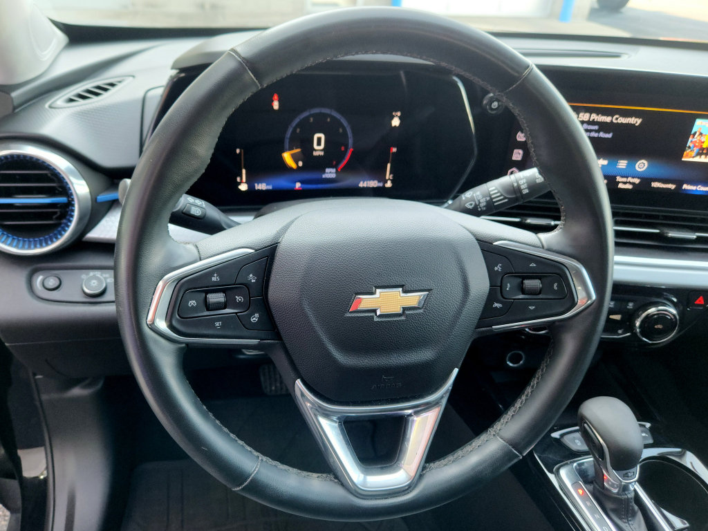 Used 2024 Chevrolet Trax LT w/ Sunroof Package FWD image 20