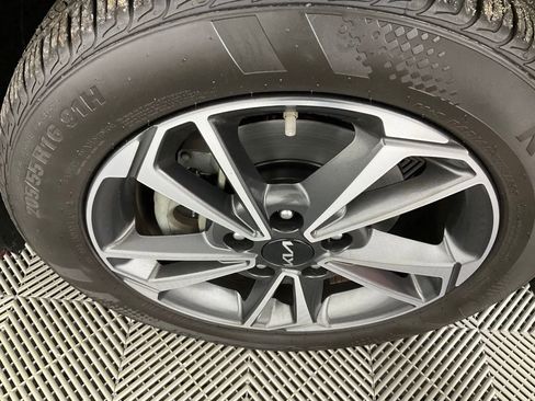 Used 2023 Kia Forte LXS image 9