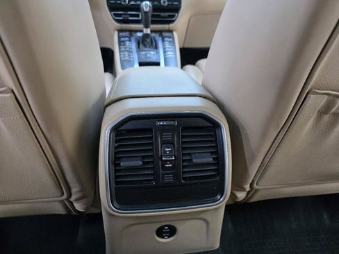 Used 2021 Porsche Macan AWD/4WD image 30