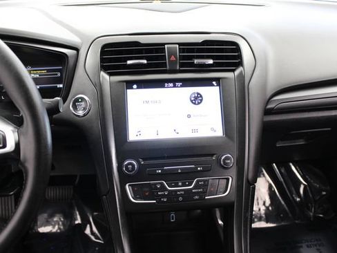 Used 2018 Ford Fusion SE w/ Equipment Group 201A FWD image 22