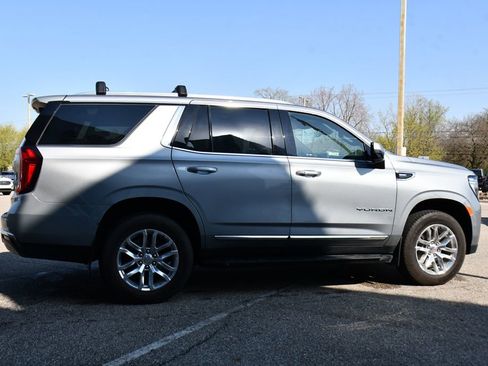 Used 2023 GMC Yukon SLT w/ SLT Premium Package AWD/4WD image 7